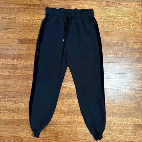 Lululemon Size 6 Black Velvet Trim Jogger Pants Drawstring Waist Womens - Picture 1 of 9